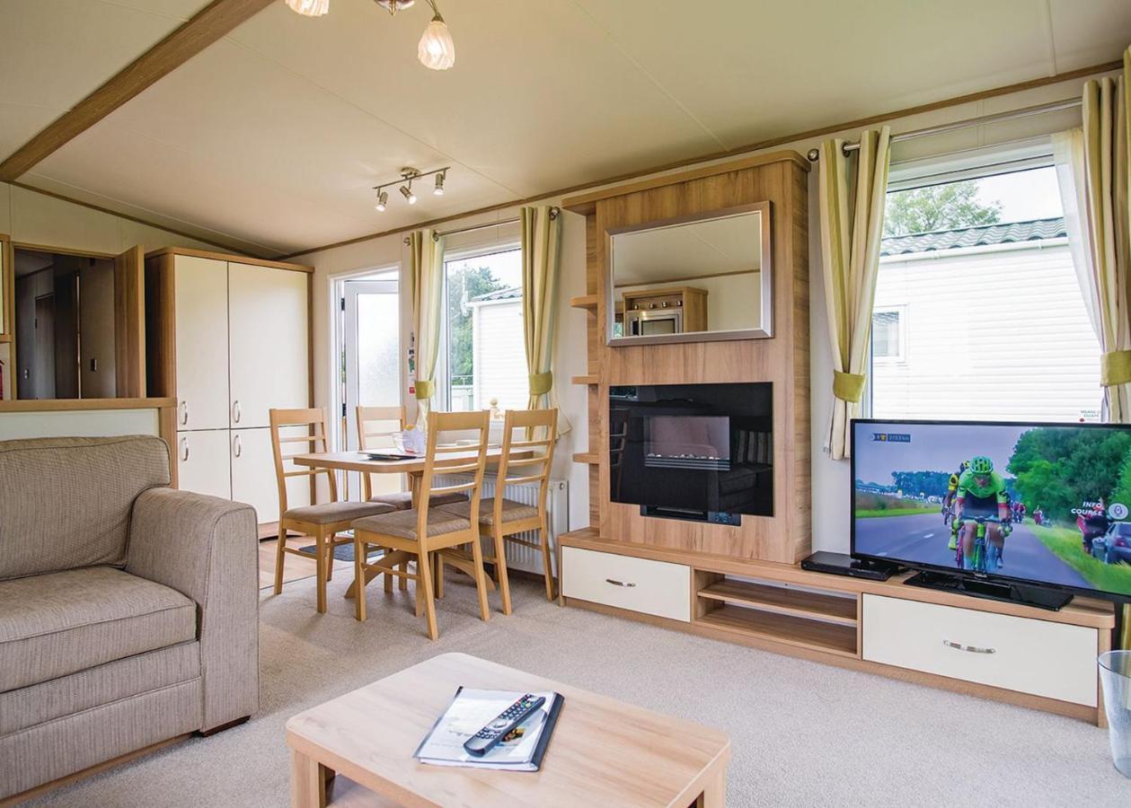 Parc Farm Holiday Park Молд Экстерьер фото